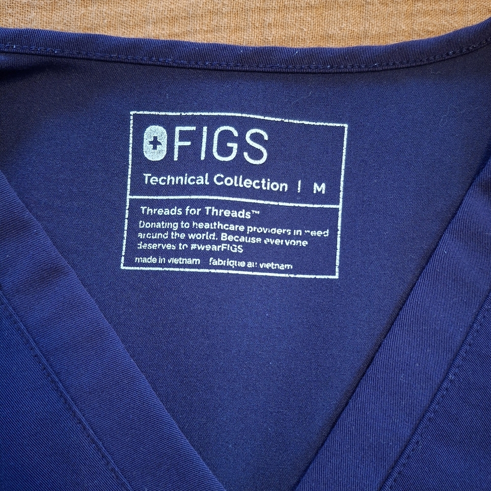 Figs Catarina One-Pocket Scrub Top - Purple Jam - Picture 3 of 3